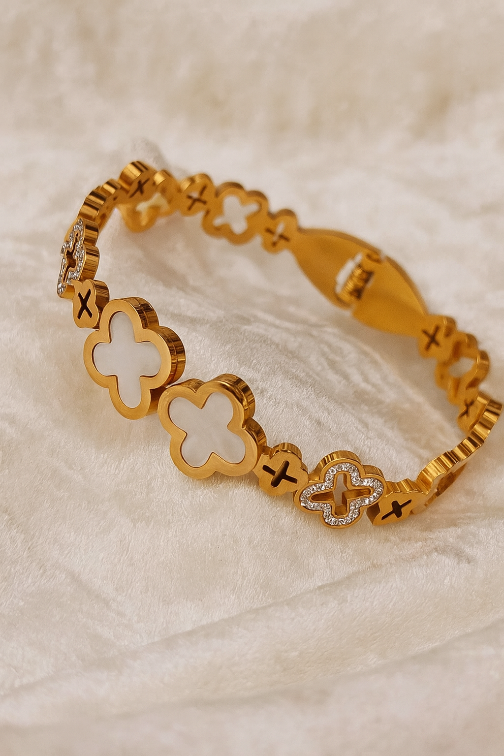 Fancy Clover Bangle