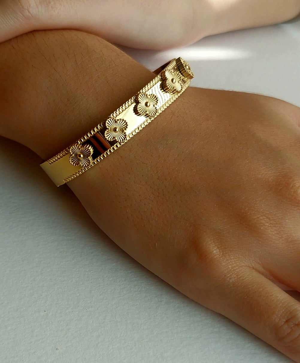 Chunky Clover Bangle