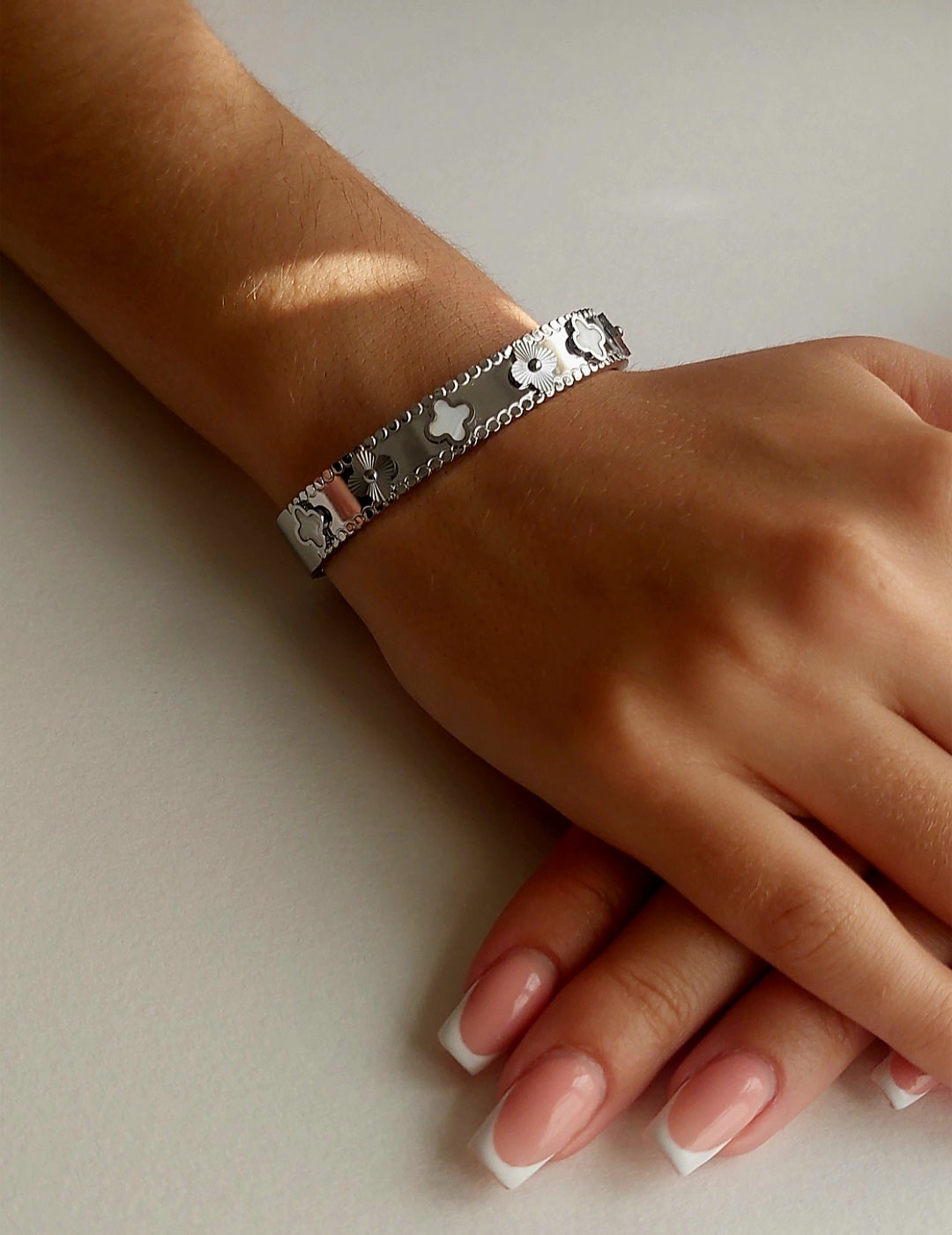 Chunky Silver And White Clover Bangle